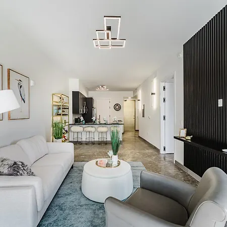 Modern 2Br Apt Near Hard Rock With Parking & Gym